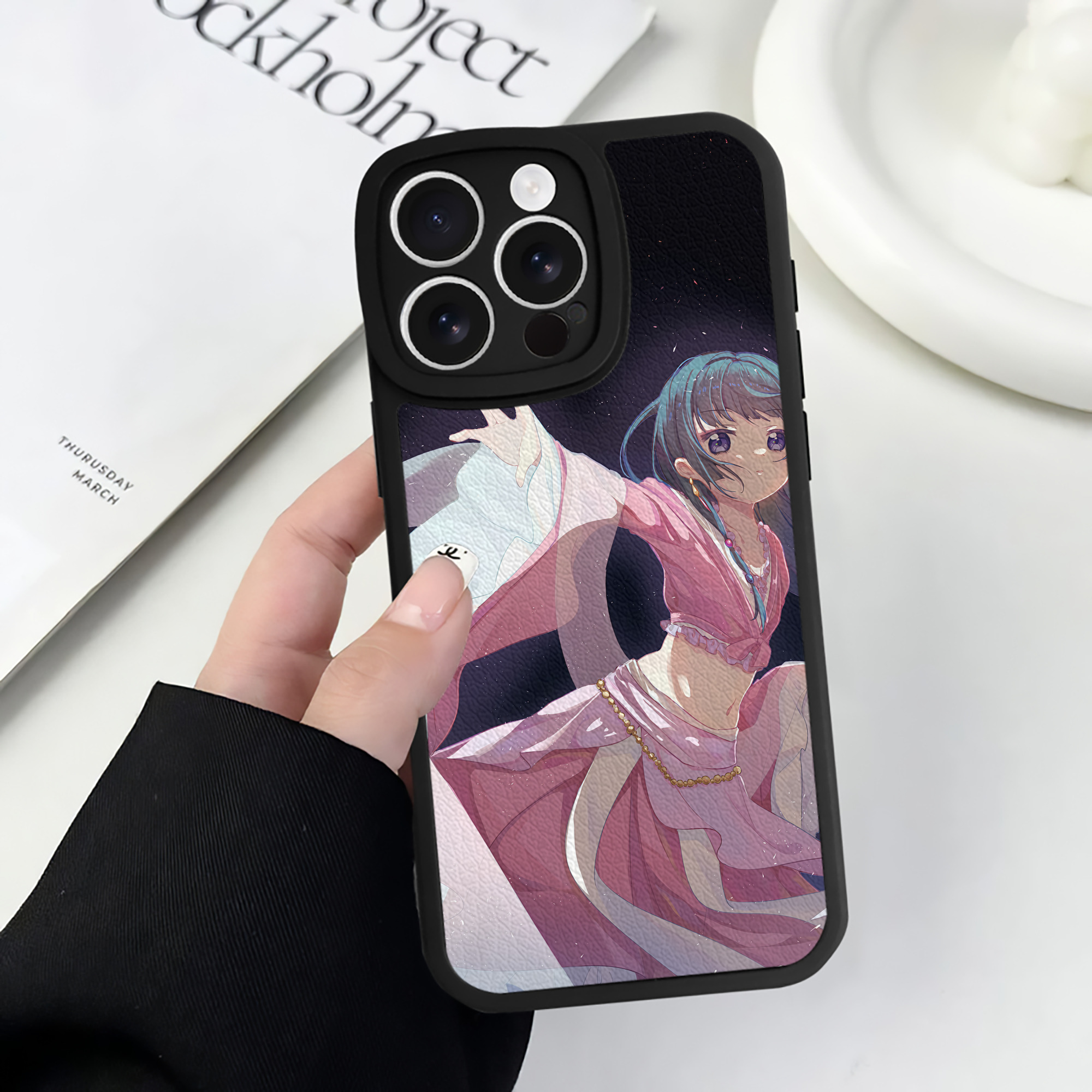 （画像用） 薬屋のひとりごと The Apothecary Diaries 【iPhone 16シリーズ対応】シリコンスマホケース（レザー調） 材質：シリコン